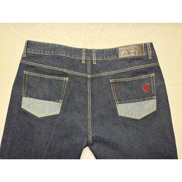 Rocawear Men's Classic Fit Dark Wash Wide Leg Jeans - Size 44x28.5 - Picture 3 of 8